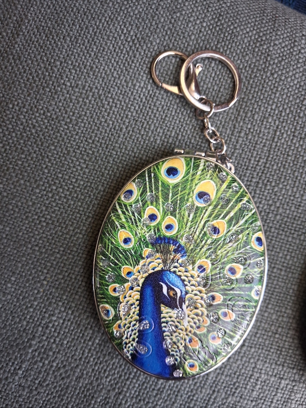 Mirror With Keychain - Picture 7 of 10